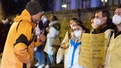 Polizei unterbindet Corona-Protest vor Uniklinik in Dresden