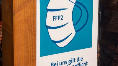 Österreich führt FFP2-Maskenpflicht in Innenräumen wieder ein