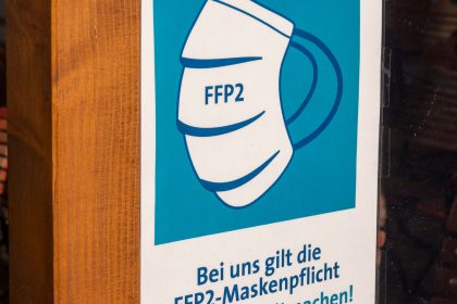 Österreich führt FFP2-Maskenpflicht in Innenräumen wieder ein