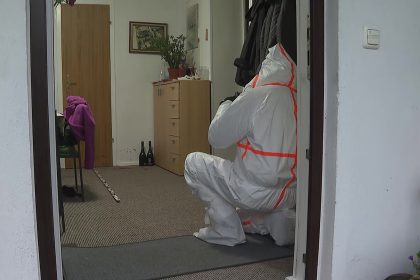 Senioren niedergestochen und beraubt – Fahndung nach Täter