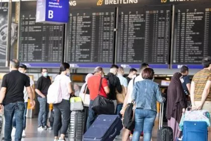 Nervenprobe für Passagiere: Luftverkehrsbranche verpatzt Neustart