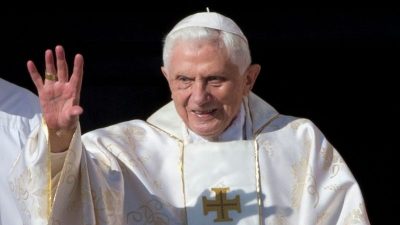 Missbrauchsopfer aus Bayern verklagt Papst Benedikt