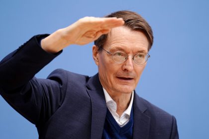 Lauterbach warnt vor neuen Mutationen und freut sich auf „Super Sommer“