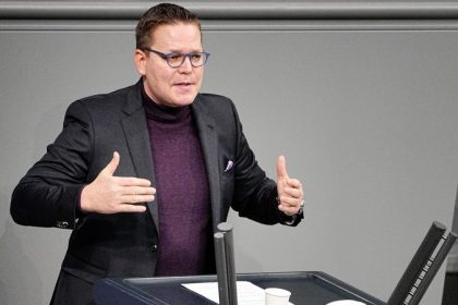 Impfpflicht-Debatte: Union wirft SPD “taktische Spielchen” vor
