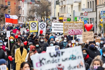 Proteste gegen Corona-Politik – Tausende Menschen in Freiburg