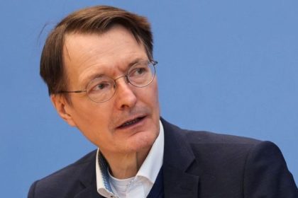 Impfpflicht im Gesundheitswesen: Patientenschützer werfen Lauterbach Versagen vor
