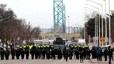 Polizei von Ottawa droht demonstrierenden Lkw-Fahrern mit Festnahme
