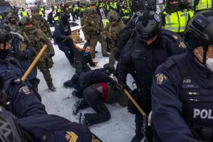 Ottawa: Polizei greift hart durch – Demonstranten kündigen Rückzug an