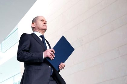 Cum-Ex-Skandal: Star-Jurist verklagt Olaf Scholz