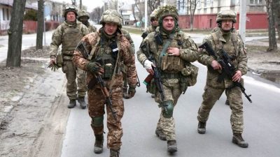 Kämpfe um Kiew gehen weiter – Pentagon: „Heldenhafte“ Ukrainer bremsen Russen