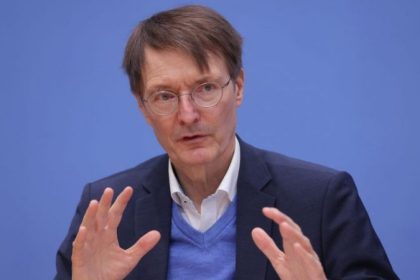 Lauterbach vollzieht „Kehrtwende“ bei PCR-Test-Regelung