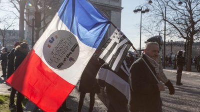 Frankreich: Auto-Protest an der Einfahrt nach Paris gestoppt