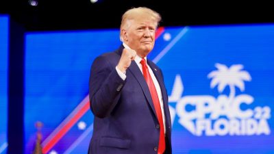 Trump bei CPAC: Steigende Ölpreise spielen Putin in die Hand