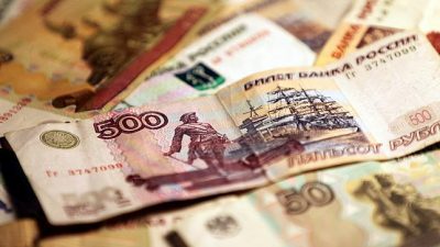 Russische Notenbank hebt Leitzins an – Rubel bricht ein