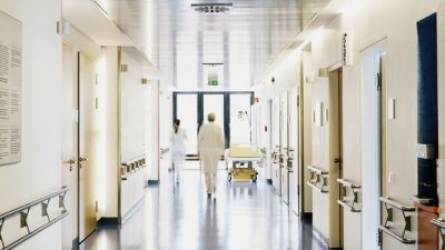 Angegebene Hospitalisierungszahl viel zu hoch – Ärzte fordern Ende der Maßnahmen