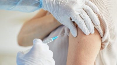 Aspiration: Injektionstechnik für höhere Impfstoffsicherheit?