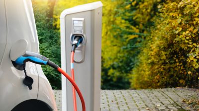 Mythen der Elektromobilität: Sinnvoller Klimaschutz oder teure Industriesubvention?