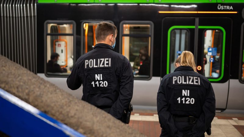 Die Polizei nahm den 17-Jährigen im Hauptbahnhof Hannover fest.