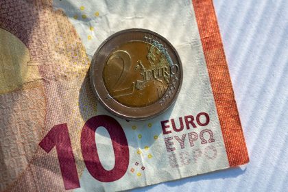 Rekorderhöhung beim Mindestlohn: mehr Segen als Fluch?