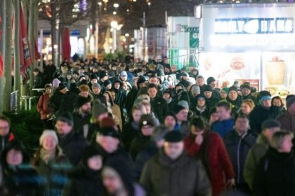 Bundesweit Proteste gegen Corona-Maßnahmen und Gegendemonstrationen