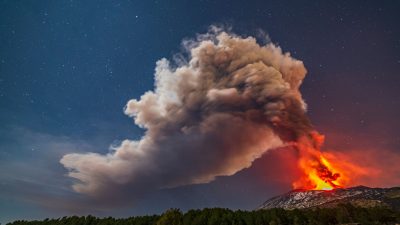 Vulkan Ätna auf Sizilien ausgebrochen