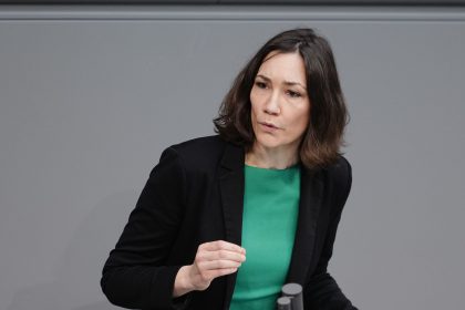 Familienministerin: Impfpflicht ab 18 dringend notwendig