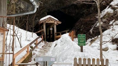 Forscher sitzen in Salzburger Höhle fest