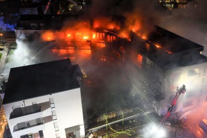 Feuerwehr im Großeinsatz: Wohnkomplex in Essen brennt