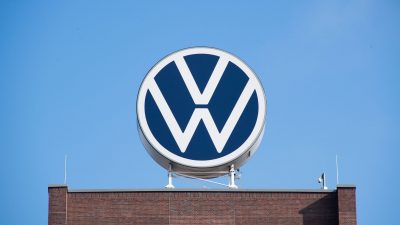 Bei Volkswagen fallen Jobs in der klassischen Verbrenner- und Teileproduktion weg, gleichzeitig wird Beschäftigung in neuen Bereichen aufgebaut.