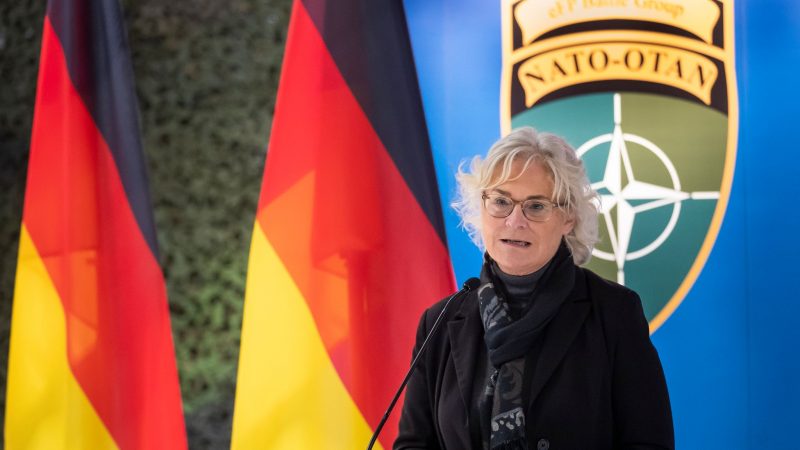 Verteidigungsministerin Christine Lambrecht (SPD) will laut einem Medienbericht der Nato weitere Unterstützung anbieten.