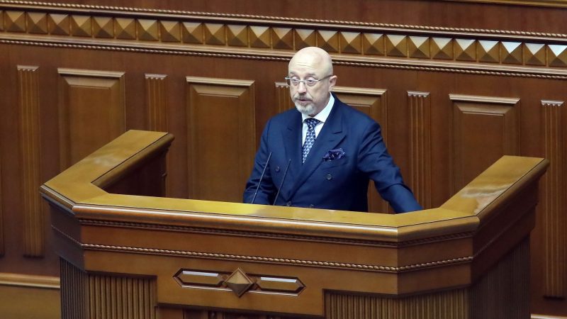 Für die ukrainische Seite wird unter anderem Verteidigungsminister Olexij Resnikow an den Verhandlungen mit der russischen Delegation teilnehmen.
