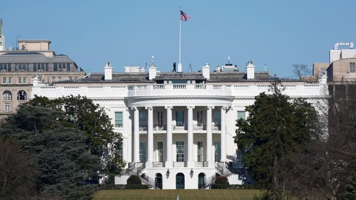 Das Weiße Haus in Washington. US-Bürgern und Institutionen sind ab sofort Transaktionen mit der russischen Zentralbank verboten.