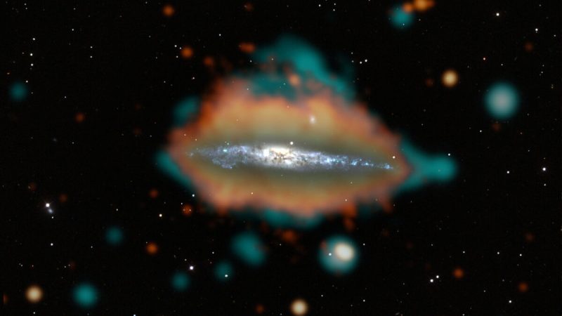 Die "Whale-Galaxy" NGC 4858 ist eine der 4,4 Millionen kartierten Galaxien