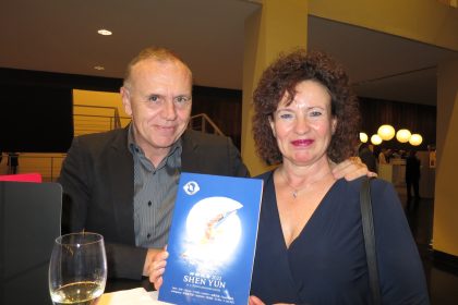 Bank-Filialleiterin über Shen Yun: „Für das Auge und für die Seele“