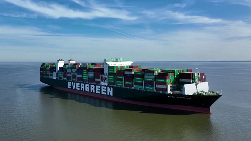 (N)Ever Forward: Erneut ist ein Containerschiff auf Grund gelaufen.