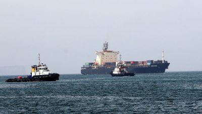 Frachtschiff mit 30 Menschen an Bord im Persischen Golf gesunken
