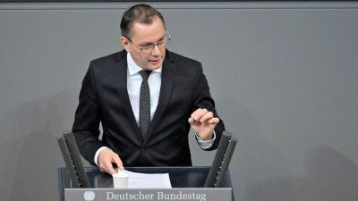 AfD-Fraktionschef Chrupalla: „Schicken Sie Diplomaten anstatt Waffen“