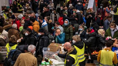 Ukraine-Flüchtlinge: Chaos im Berliner Ankunftszentrum