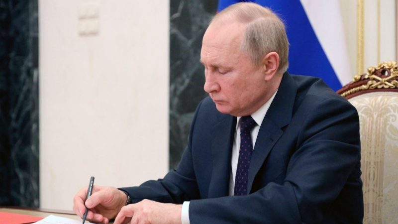 Putin wirft Westen „wirtschaftlichen Blitzkrieg“ vor – Selenskyj will Flugverbotszone