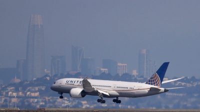 United Airlines holt ungeimpfte Mitarbeiter wieder zurück