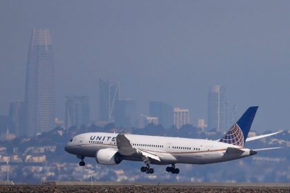 United Airlines holt ungeimpfte Mitarbeiter wieder zurück