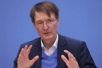 Lauterbach bezeichnet Gerüchte über Novavax als „gefährlich“