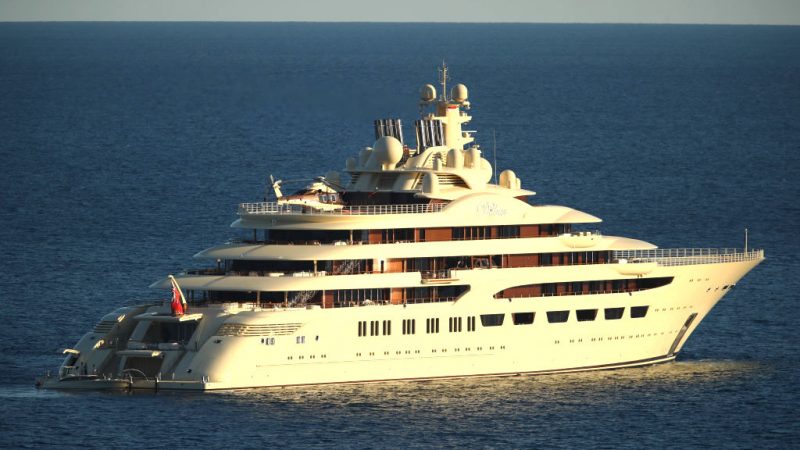 Wohlhabenden Russen droht Enteignung – Oligarchen-Jacht in Hamburg beschlagnahmt