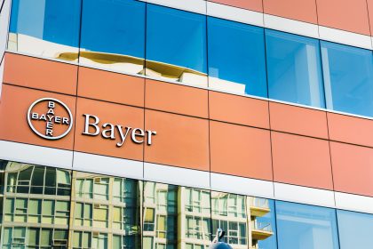 Mitarbeiter der Bayer AG sagt: mRNA-Impfstoffe sind Gentherapie