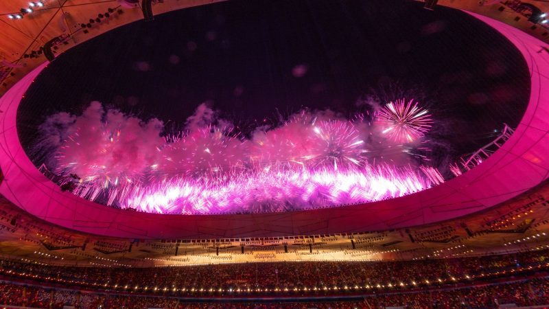Feierlich eröffnet werden die Winter-Paralympics mit einem Feuerwerk über dem Stadion in Chinas Hauptstadt Peking.