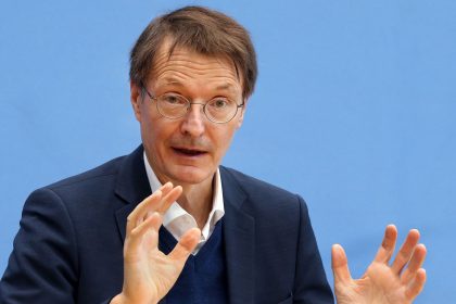 Lauterbach will Ukraine-Flüchtlinge schnell impfen