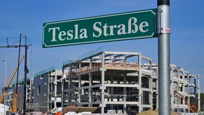Die Tesla-Baustelle mit dem Rohbau für die künftige Batteriefabrik.