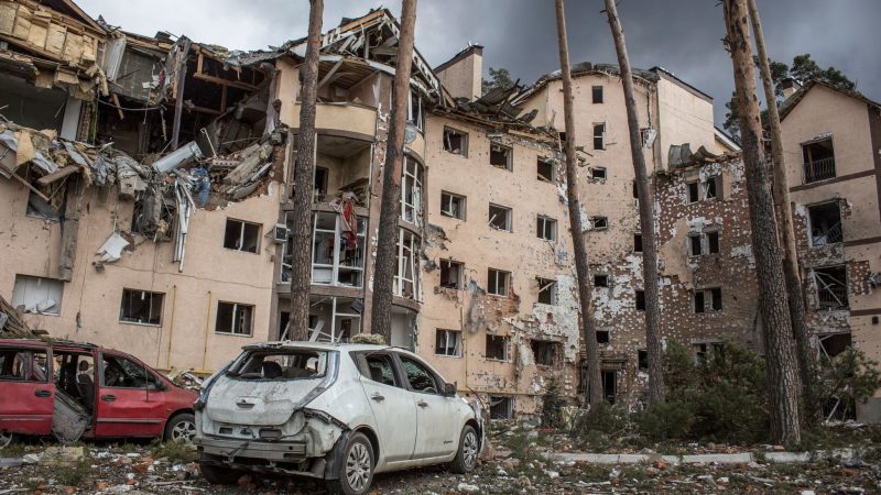 Ein Wohnhaus 26 Kilometer westlich von Kiew ist nach einem Beschuss völlig zerstört.