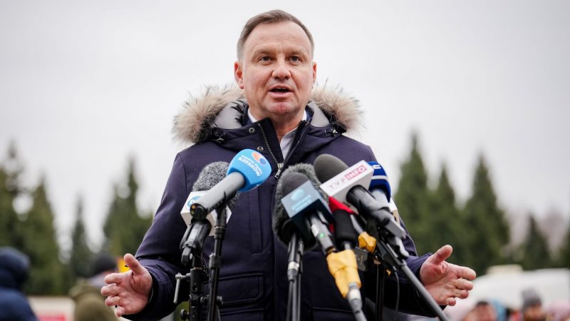 Die polnische Regierung - hier im Bild Präsident Andrzej Duda - widerspricht Gerüchten über Kampfjetlieferungen in die Ukraine.