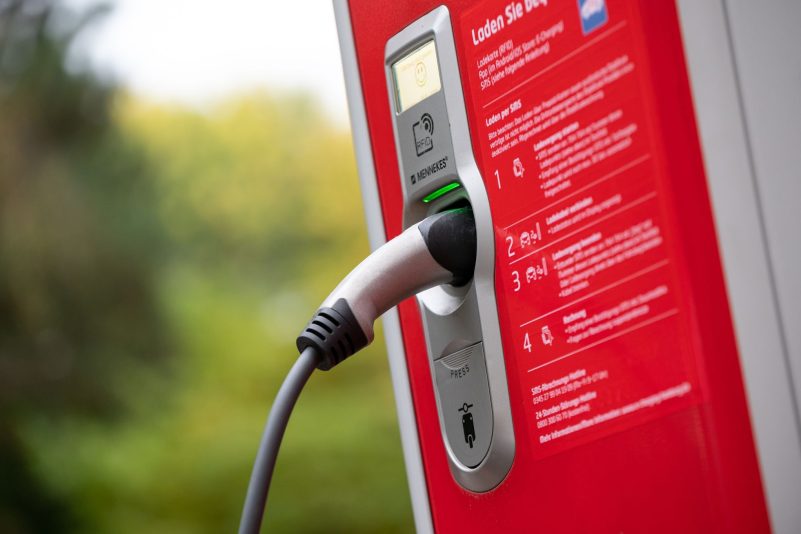 Der Bund will mehr in die Infrastruktur für E-Autos investieren.